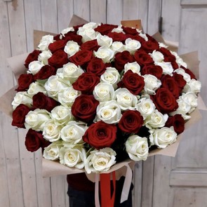 Букет 101 красно-белая роза