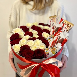 Подарочный набор из роз и конфет - Манящий