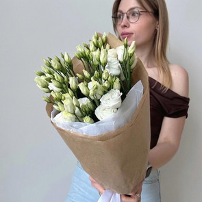 Букет с белой эустомой, 5 шт.