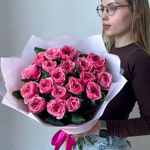 Букет малиновых пионовидных роз, 19 шт